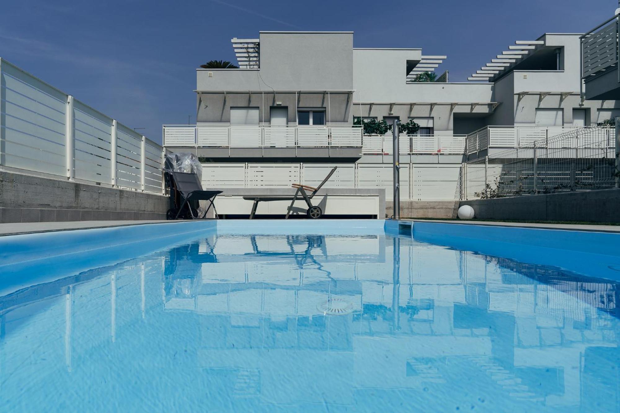 The Prince - Luxury Apartments With Pool Πεσκιέρα ντελ Γκάρντα Εξωτερικό φωτογραφία