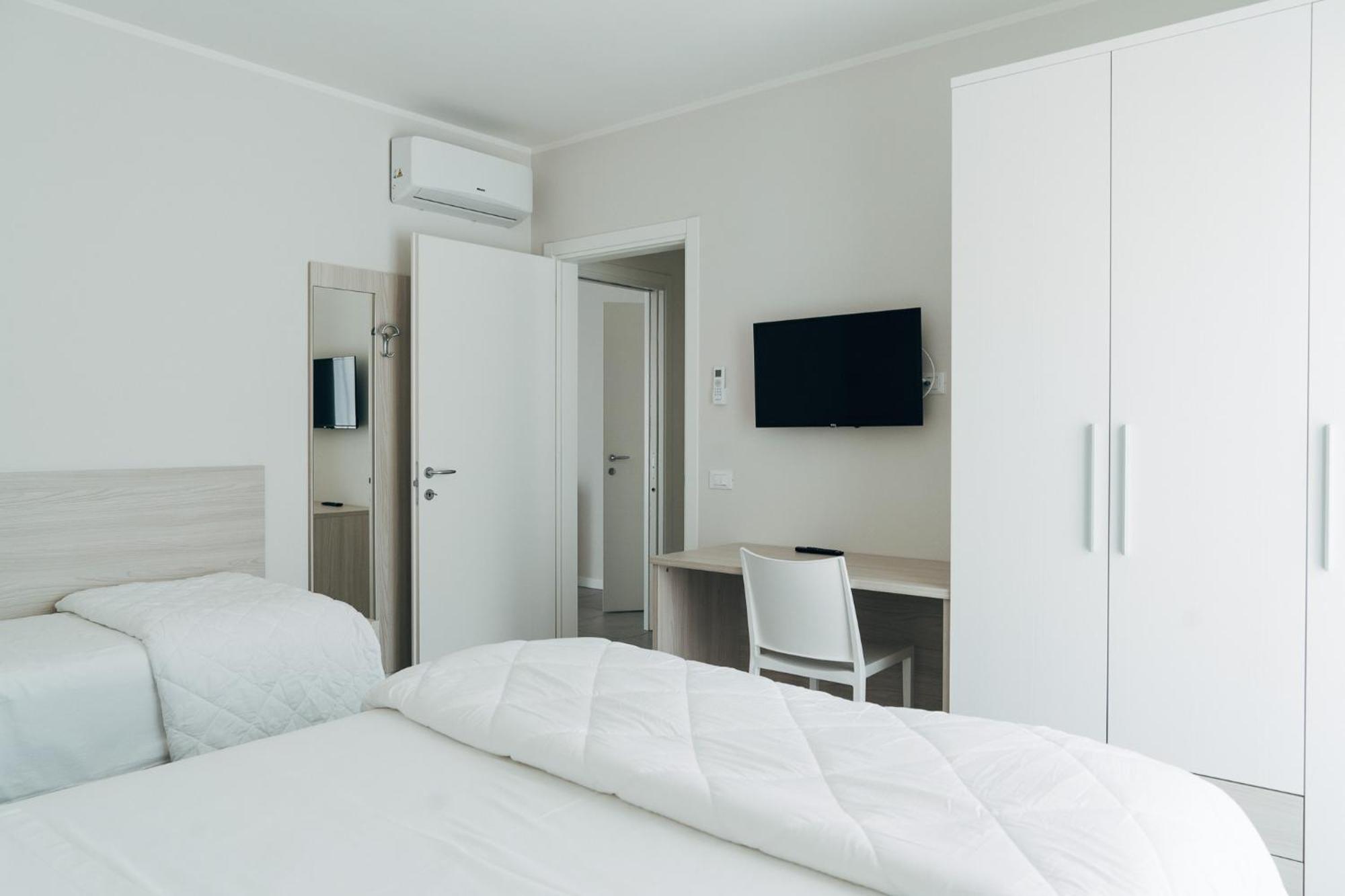 The Prince - Luxury Apartments With Pool Πεσκιέρα ντελ Γκάρντα Εξωτερικό φωτογραφία