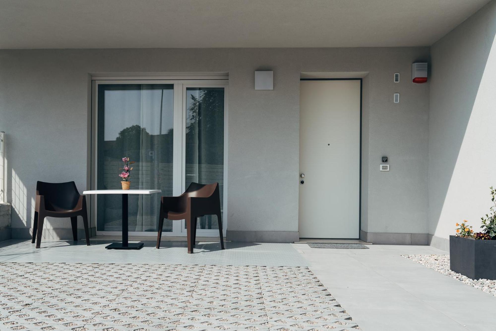 The Prince - Luxury Apartments With Pool Πεσκιέρα ντελ Γκάρντα Εξωτερικό φωτογραφία