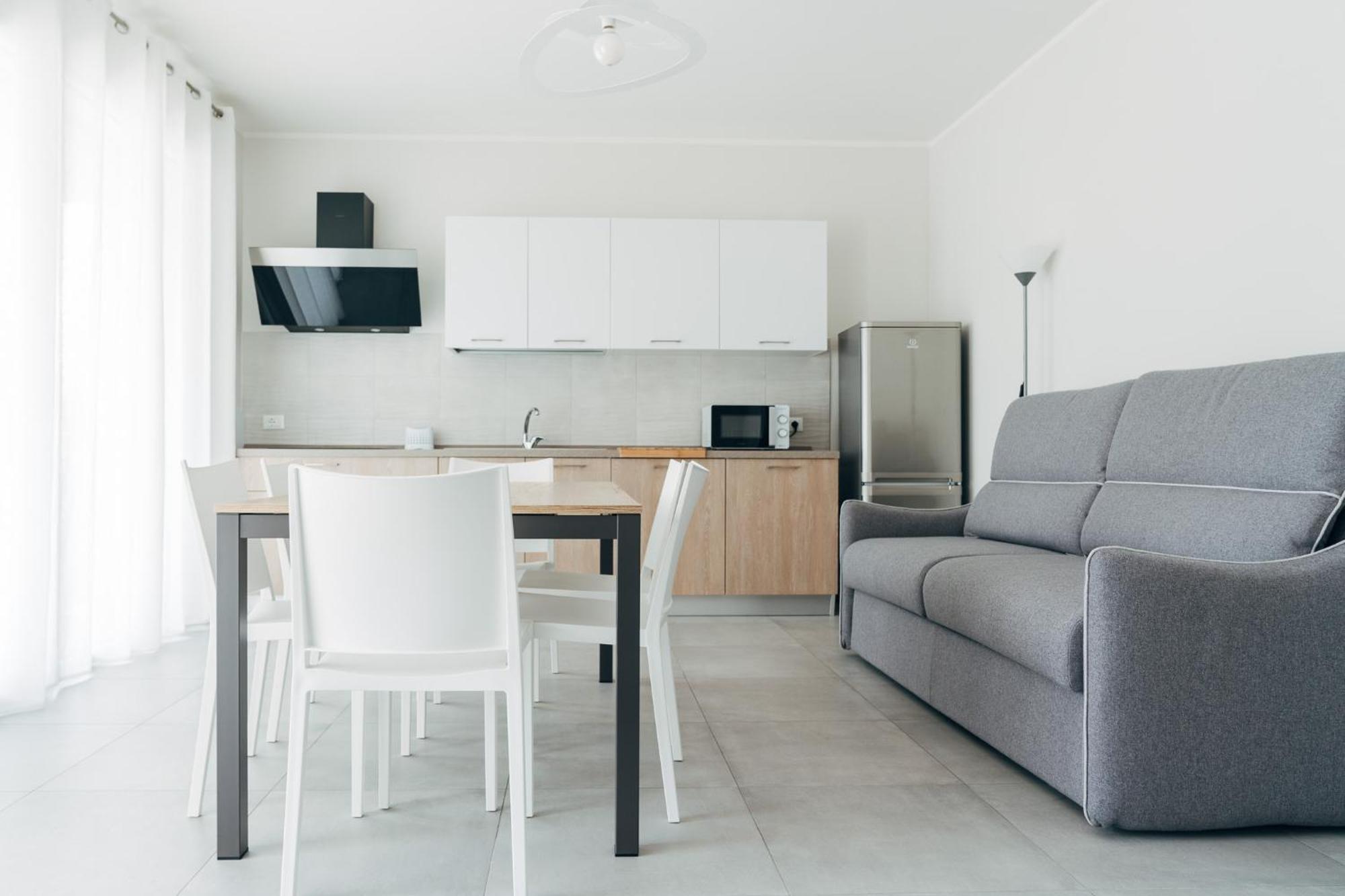 The Prince - Luxury Apartments With Pool Πεσκιέρα ντελ Γκάρντα Εξωτερικό φωτογραφία