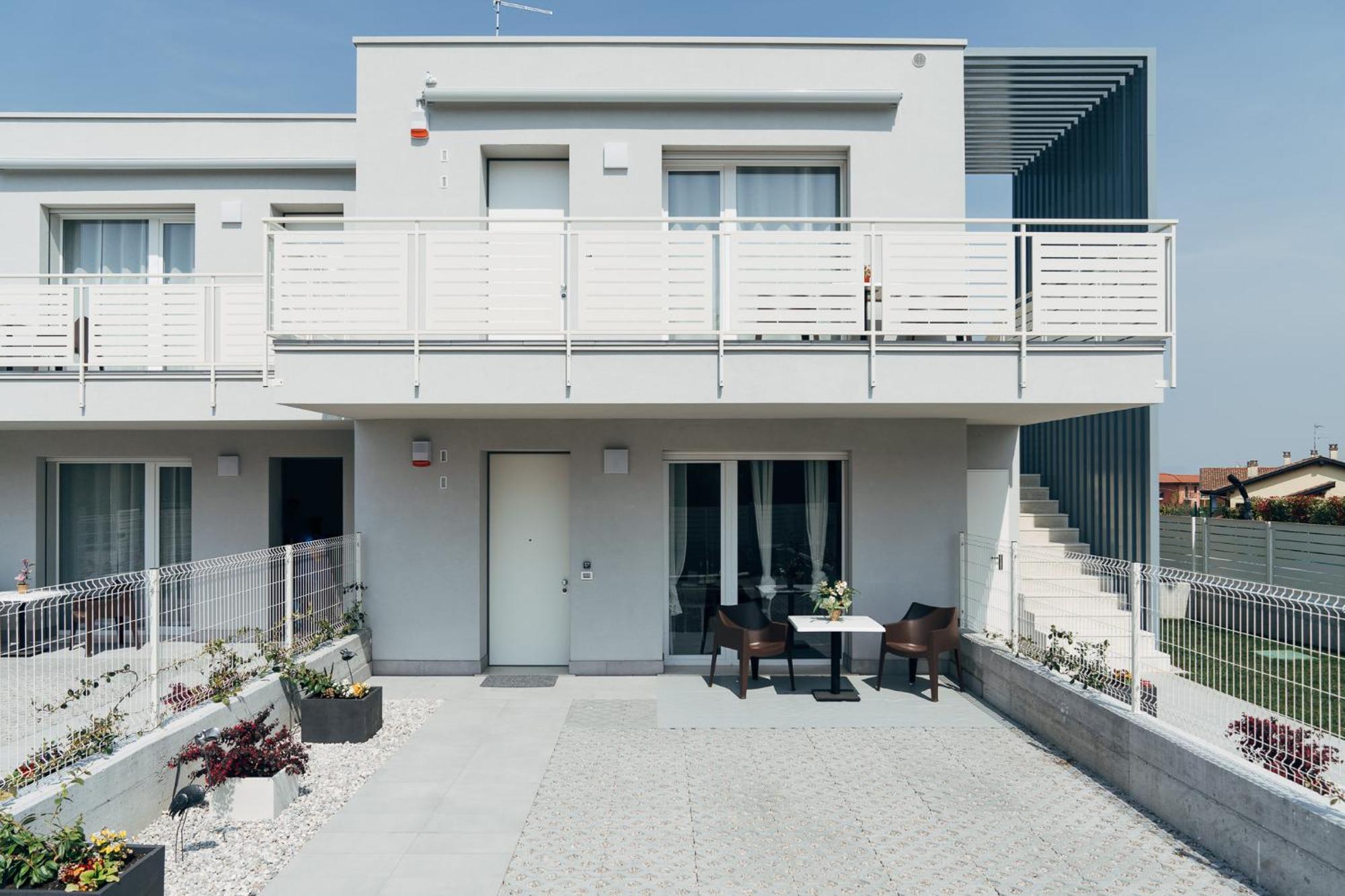 The Prince - Luxury Apartments With Pool Πεσκιέρα ντελ Γκάρντα Εξωτερικό φωτογραφία